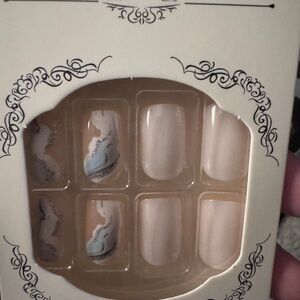 Elegant White and Silver Press-On Nails